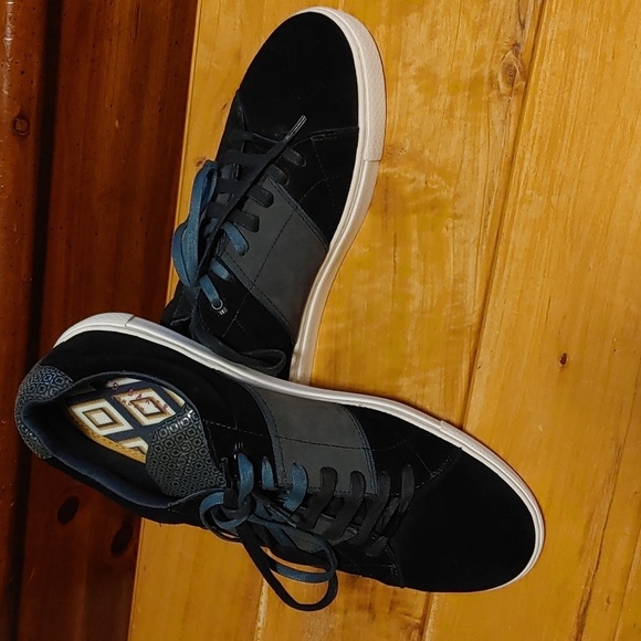 TED BAKER MEN'S DANNEZ TWO-TONE SUEDE LACE UP SNEAKER - Picture 2 of 15